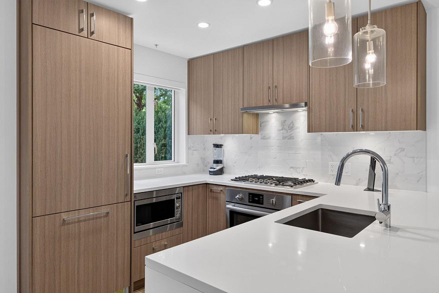 561 W 29th Avenue