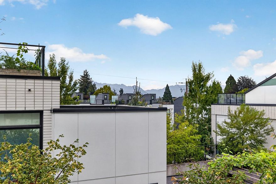 561 W 29th Avenue