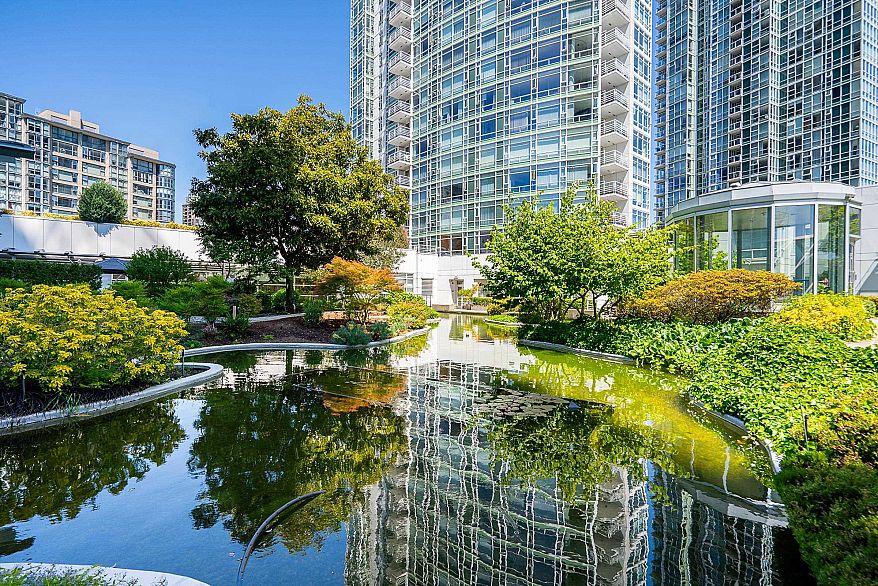 2303 1199 Marinaside Crescent