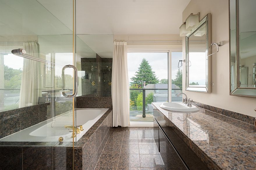 4333 Locarno Crescent