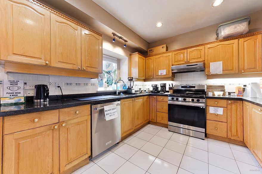 3207 Vimy Crescent