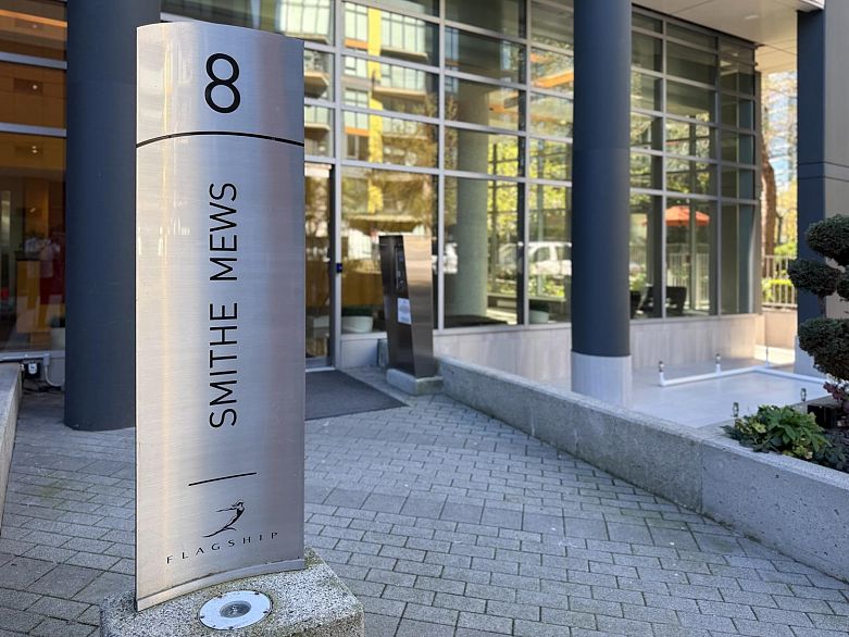 2503 8 Smithe Mews