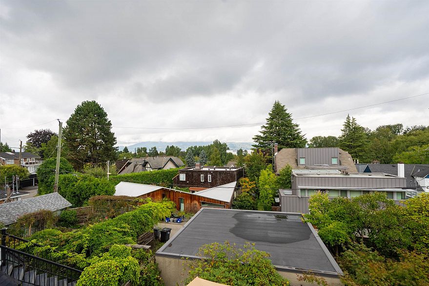 4333 Locarno Crescent