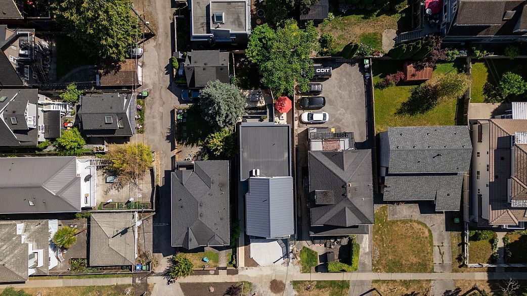 1 60 E 17th Avenue
