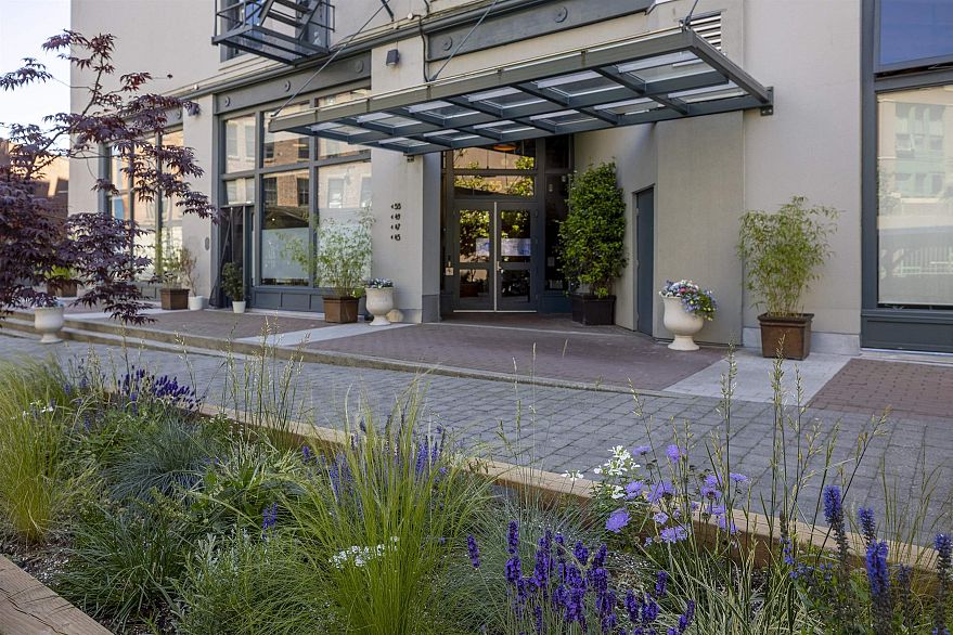 506 55 E Cordova Street
