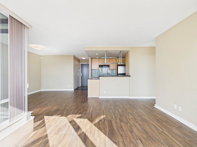 2505 455 Beach Crescent