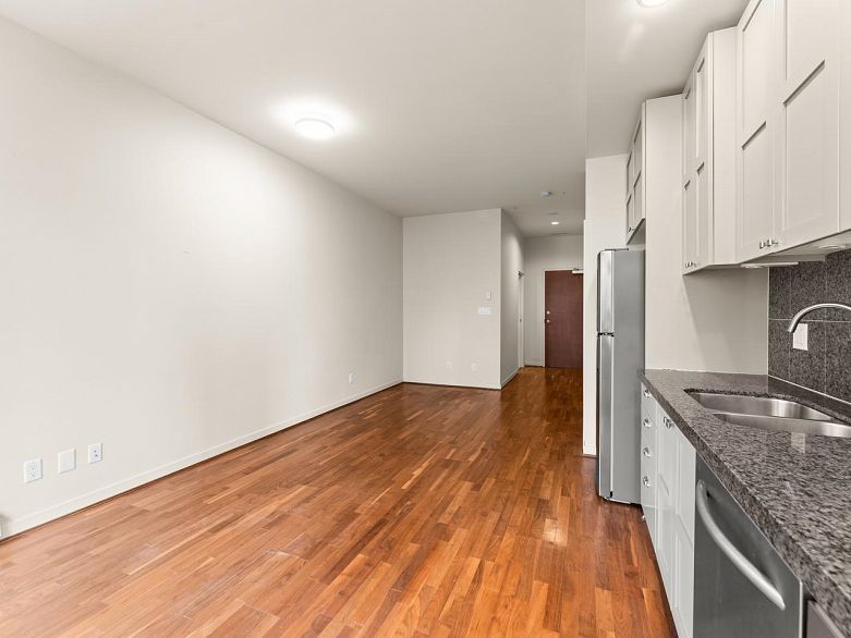 1113 1333 W Georgia Street