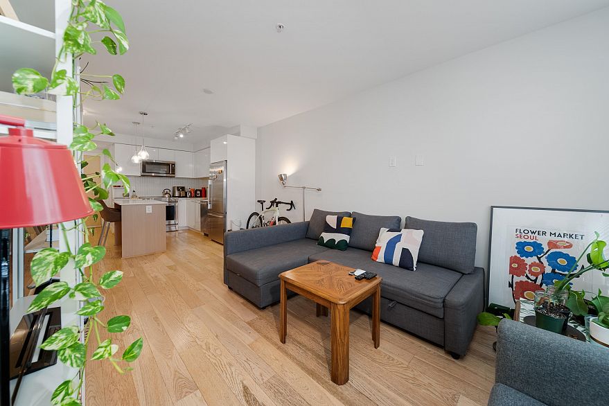 403 233 Kingsway