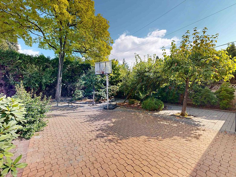 1510 W 33rd Avenue