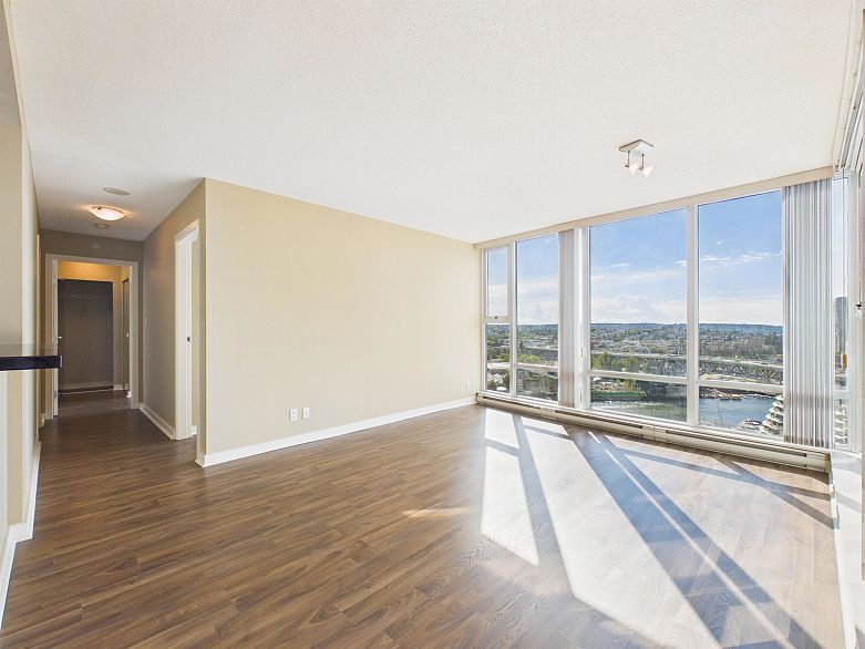 2505 455 Beach Crescent