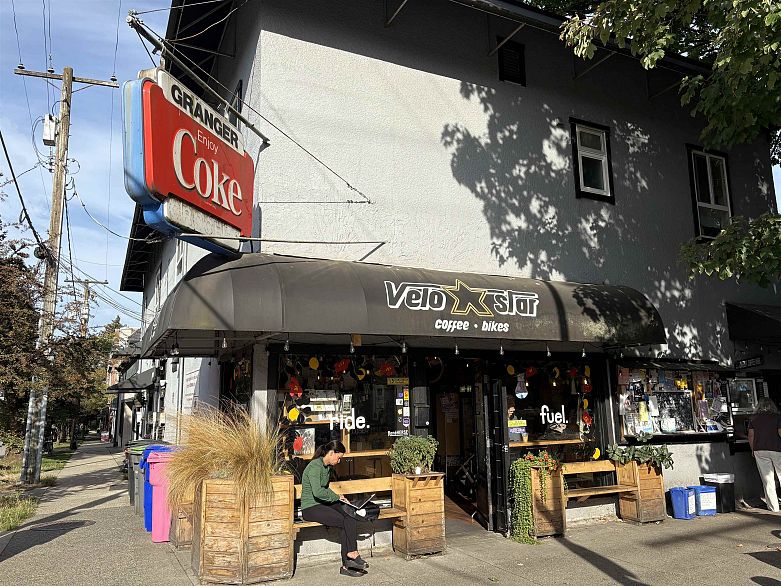 980 W 16th Avenue