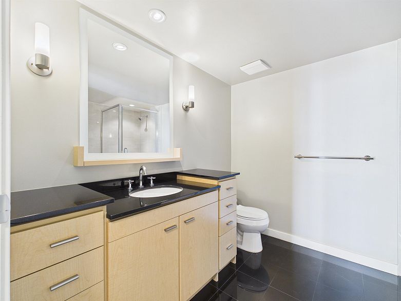 2505 455 Beach Crescent