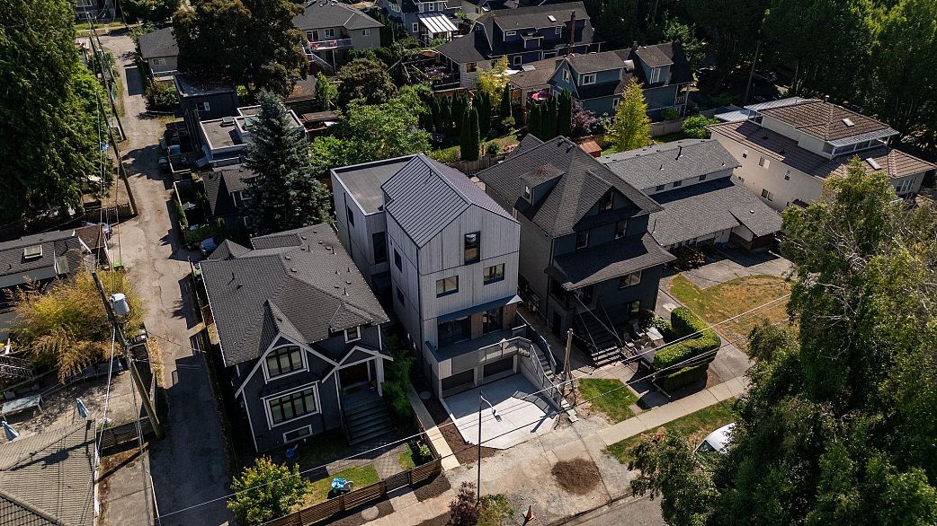 1 60 E 17th Avenue
