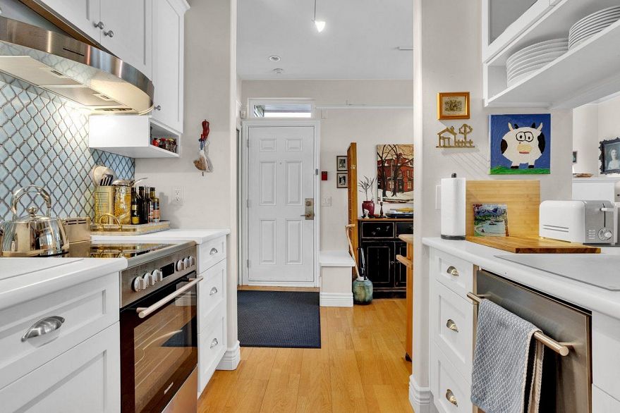 980 W 16th Avenue