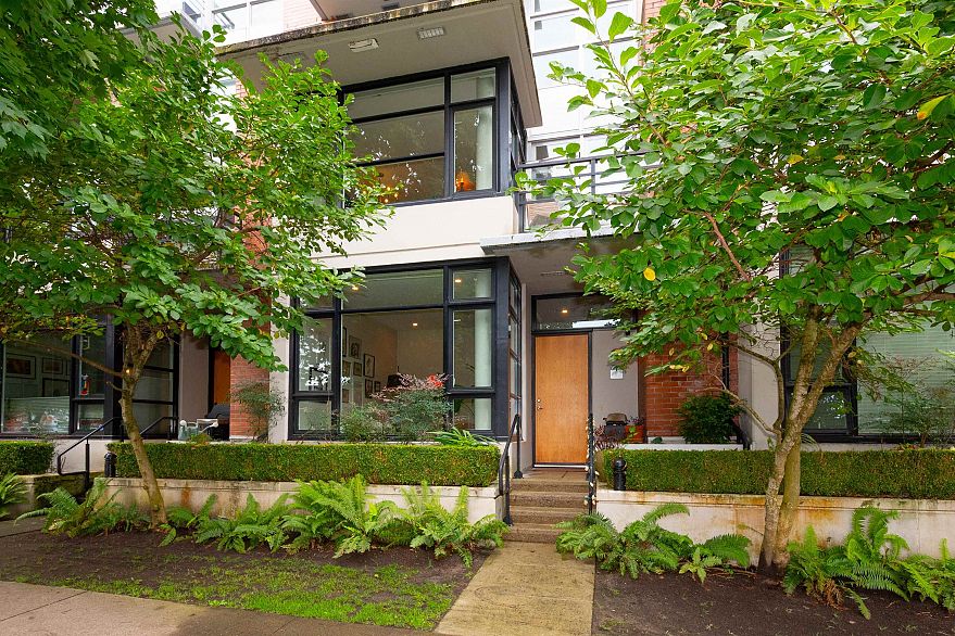290 E 11th Avenue