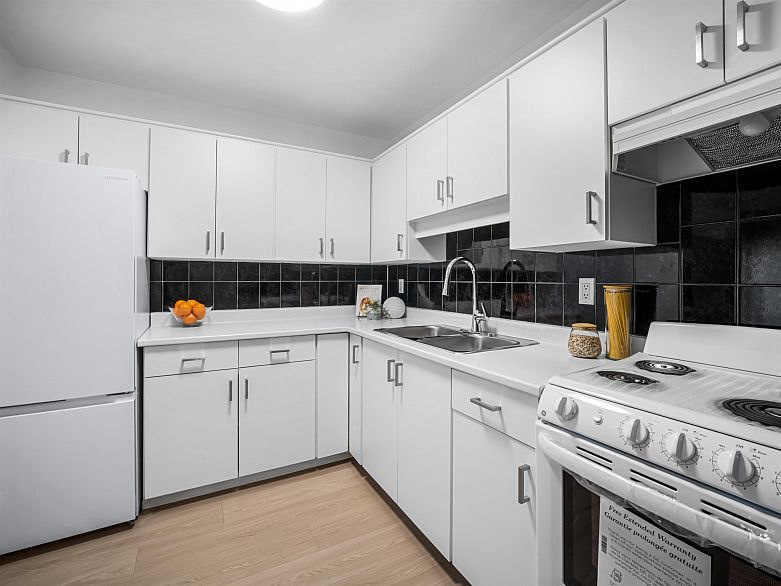 313 975 E Broadway