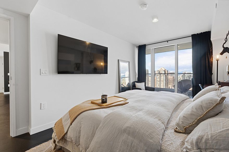 2607 1111 Richards Street