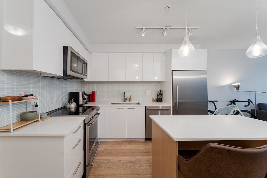 403 233 Kingsway