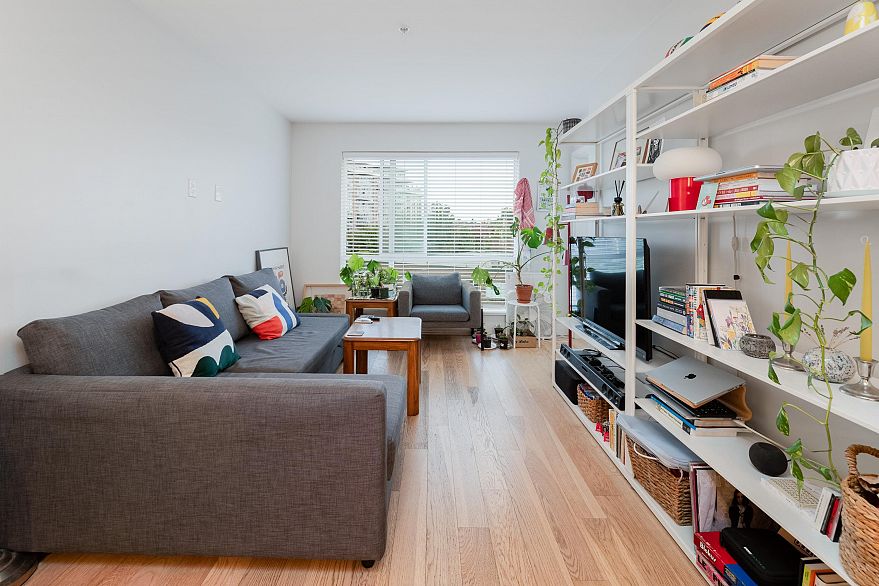 403 233 Kingsway