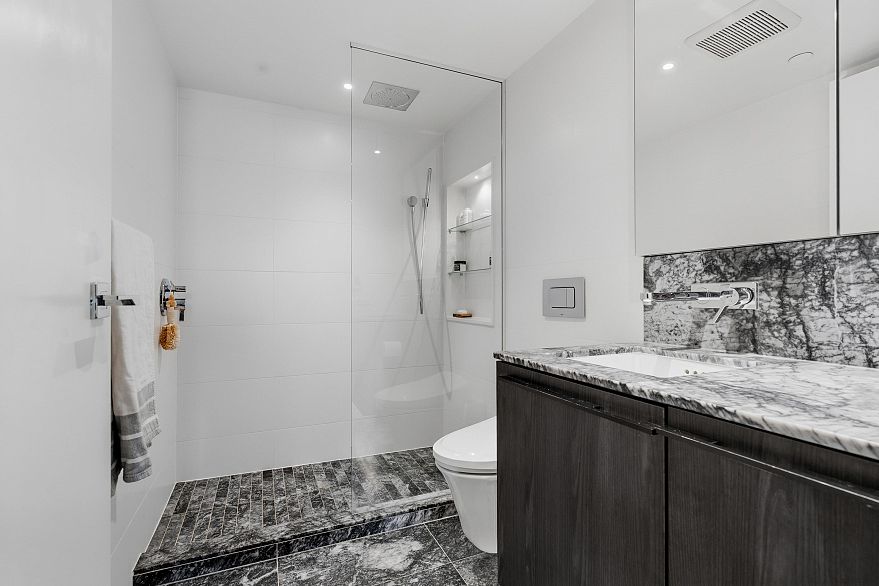 2607 1111 Richards Street