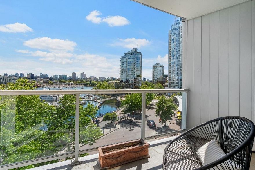 501 1099 Marinaside Crescent