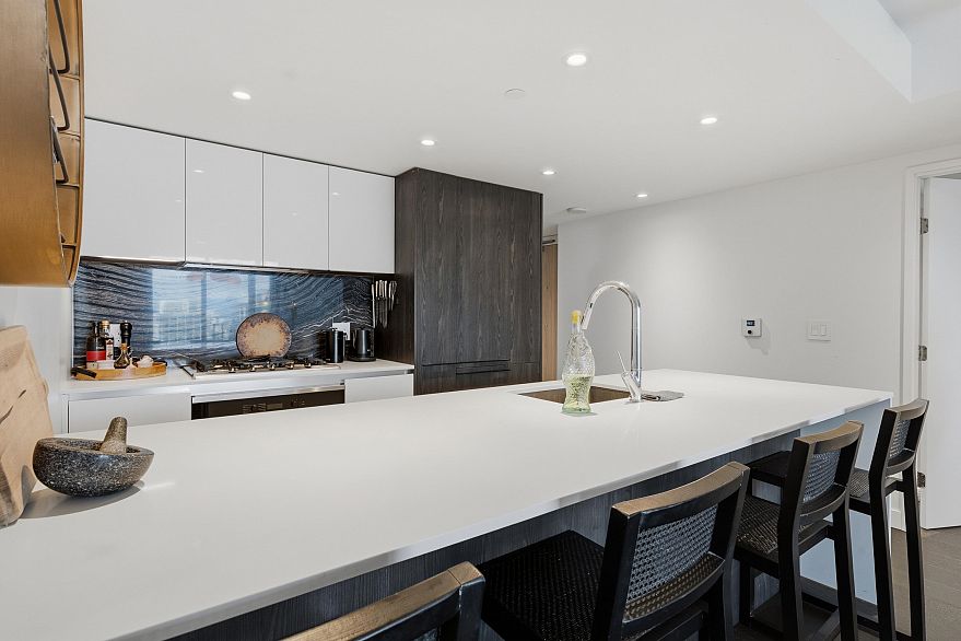 2607 1111 Richards Street