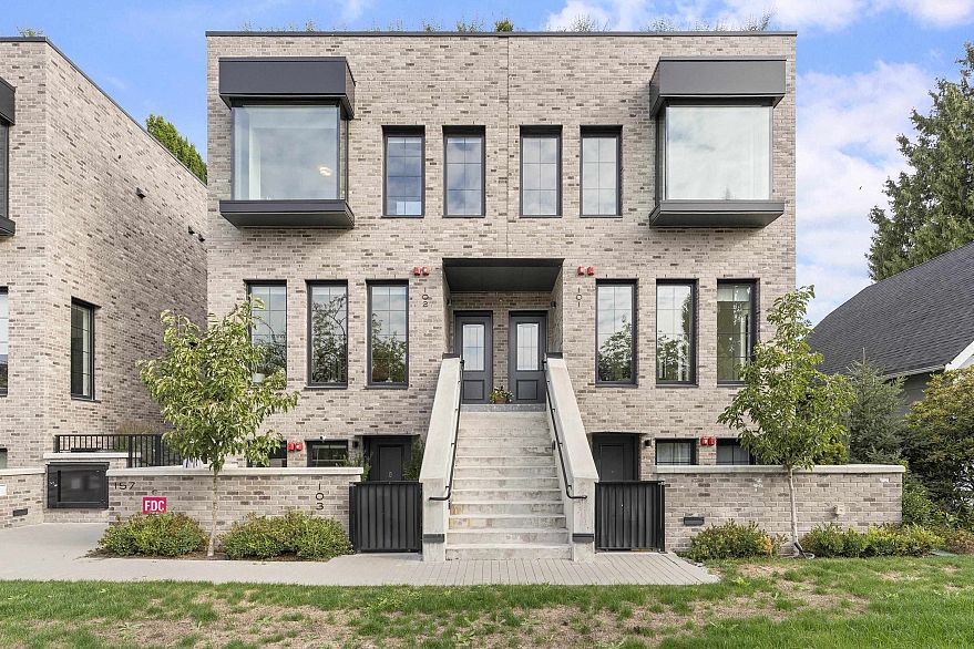 102 157 W King Edward