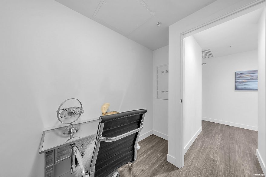 3504 1283 Howe Street
