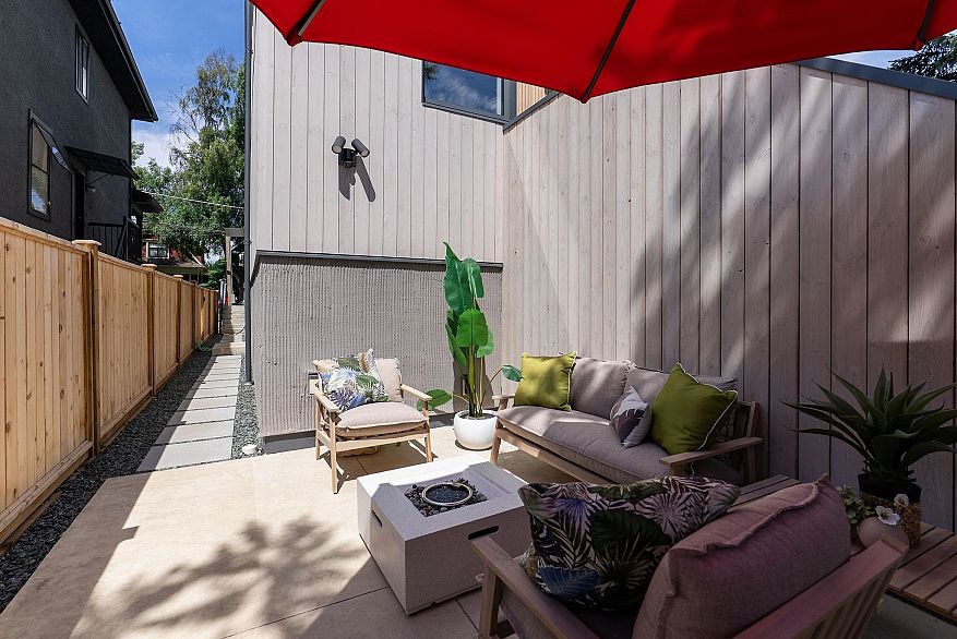 1 60 E 17th Avenue