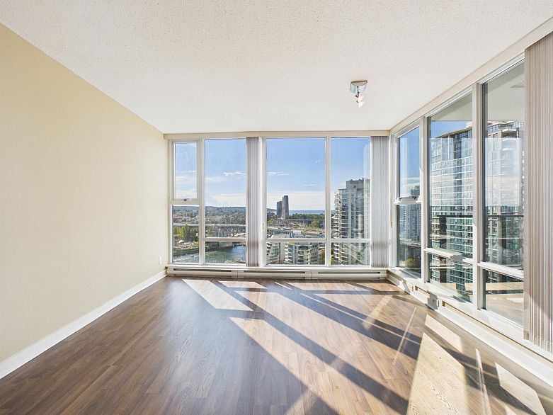 2505 455 Beach Crescent