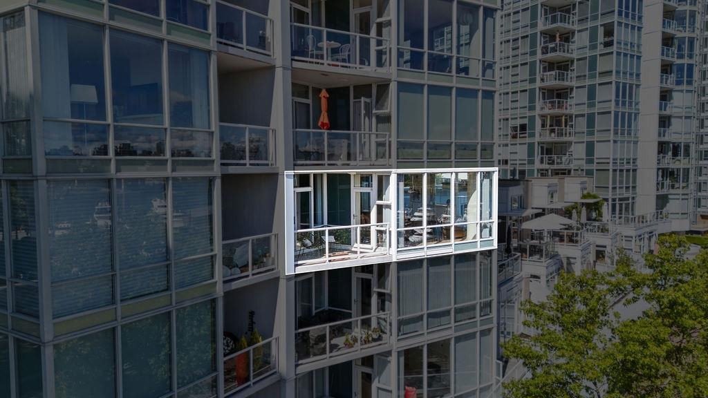501 1099 Marinaside Crescent
