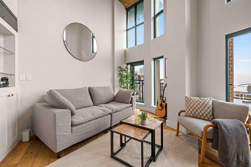 708 22 E Cordova Street