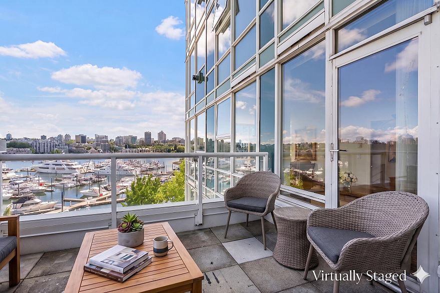 501 1099 Marinaside Crescent