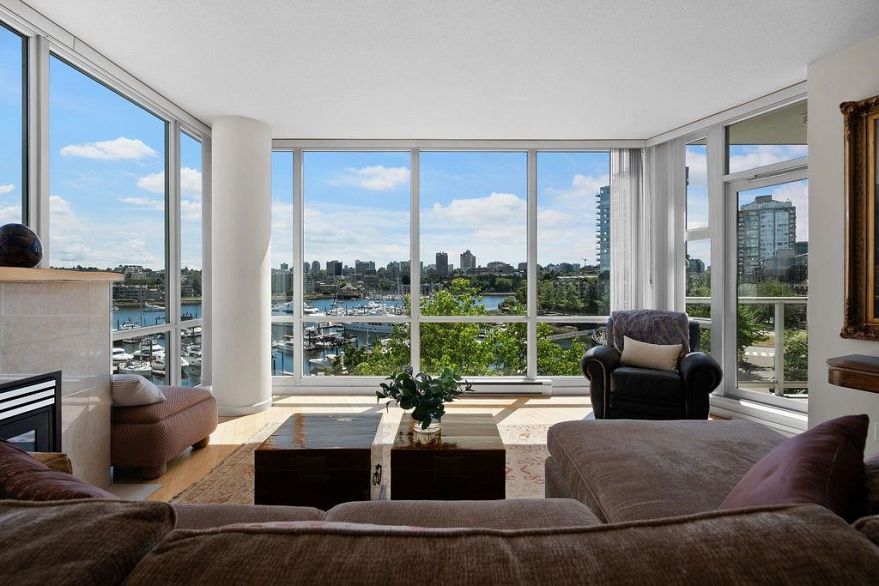 501 1099 Marinaside Crescent