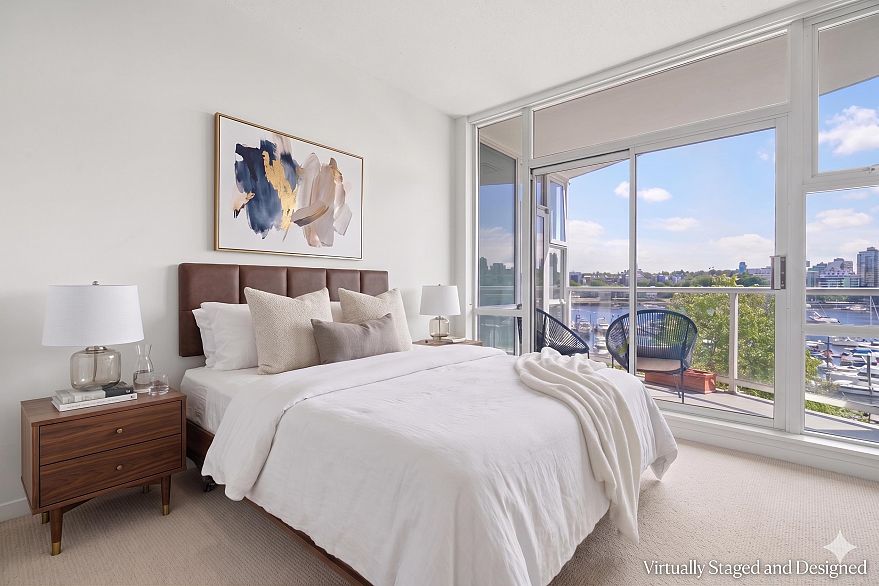 501 1099 Marinaside Crescent