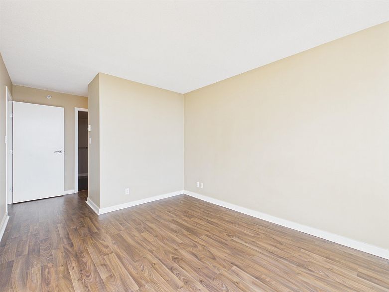 2505 455 Beach Crescent