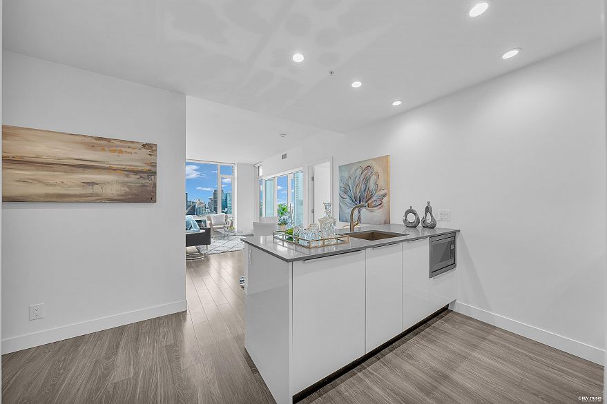 3504 1283 Howe Street