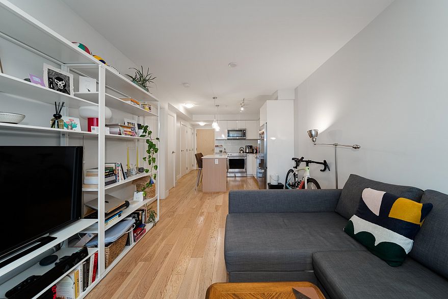403 233 Kingsway