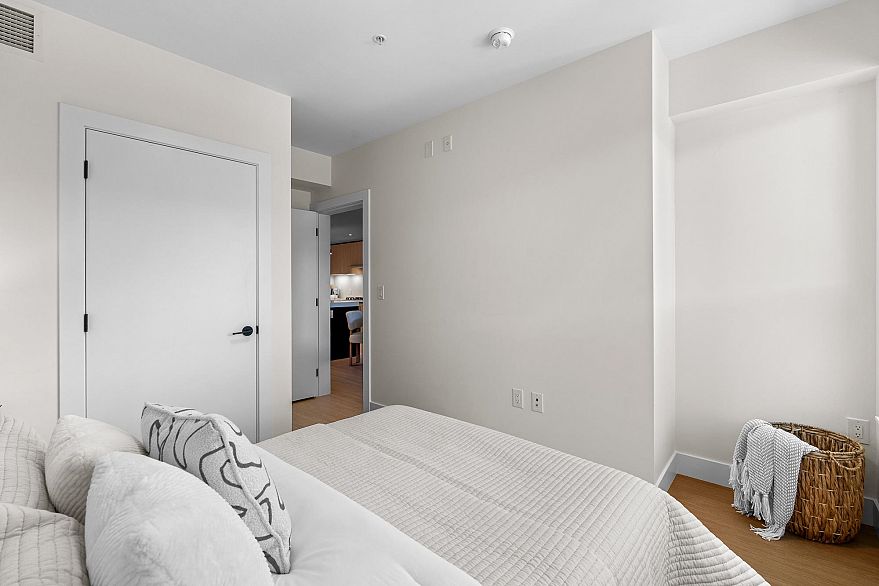 410 2235 E Broadway