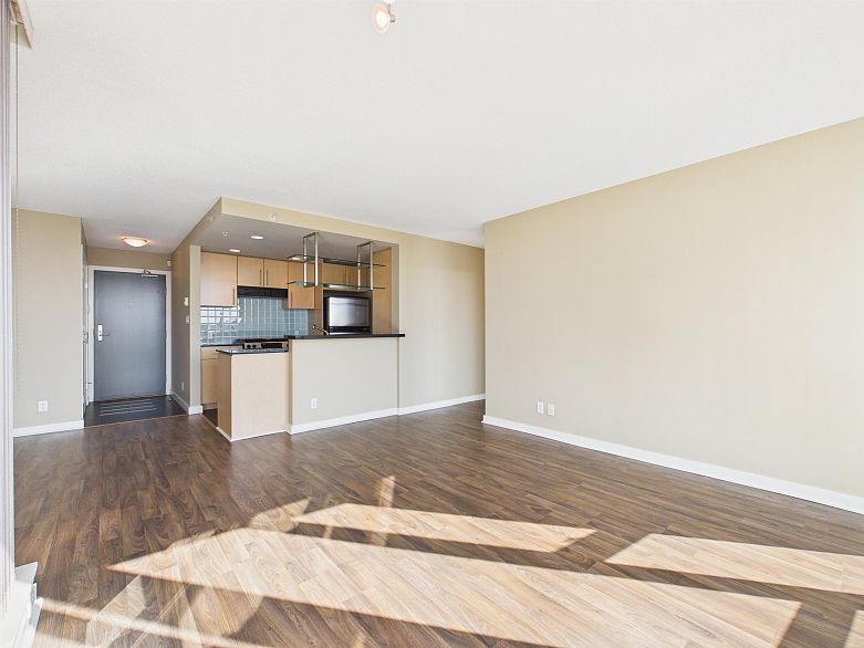 2505 455 Beach Crescent