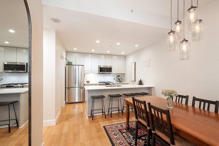 290 E 11th Avenue