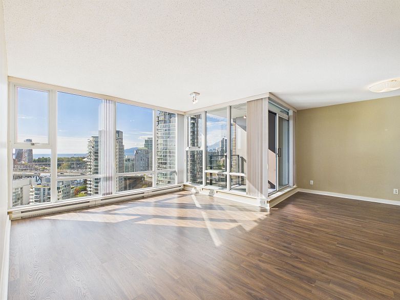 2505 455 Beach Crescent