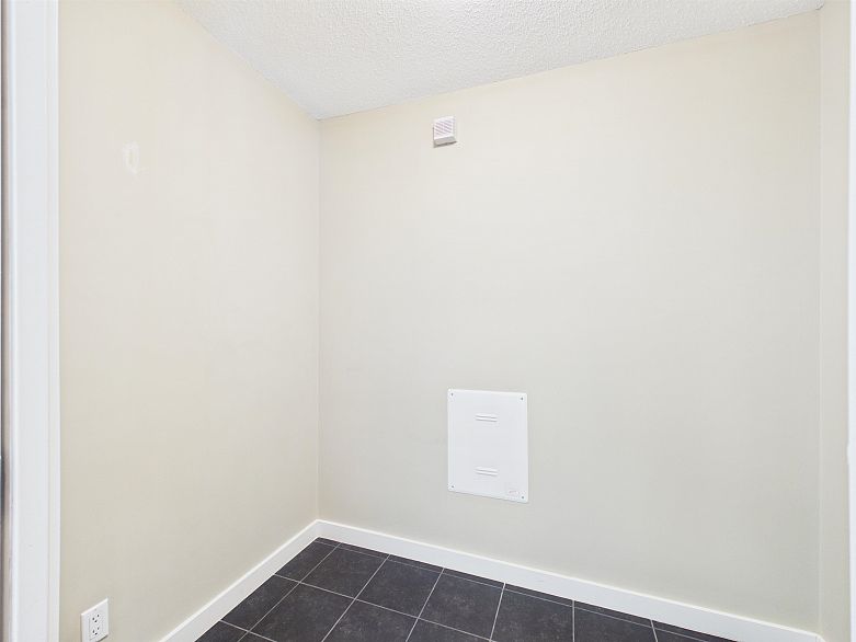 2505 455 Beach Crescent
