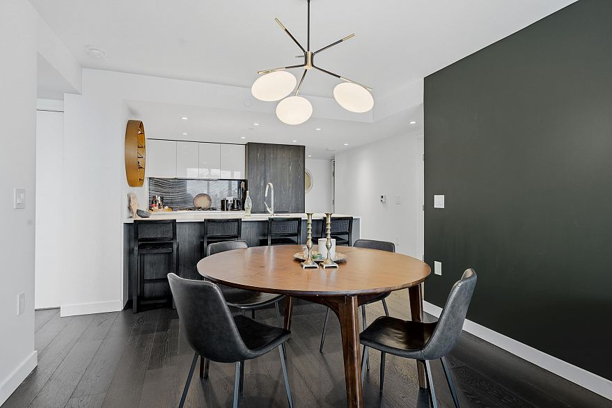 2607 1111 Richards Street
