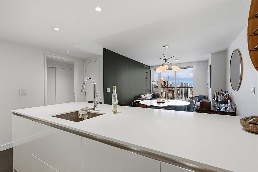 2607 1111 Richards Street