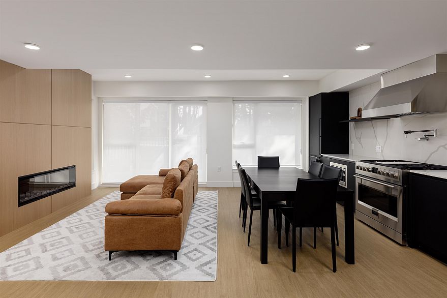 210 2235 E Broadway
