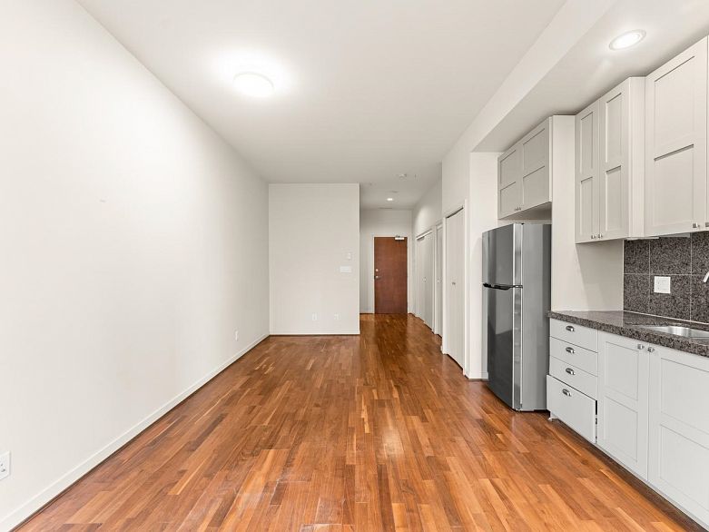 1113 1333 W Georgia Street