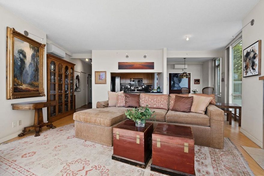501 1099 Marinaside Crescent