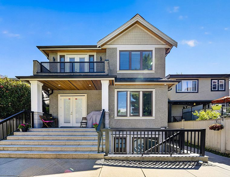 3285 W 12th Avenue