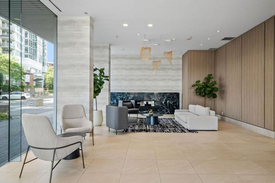 501 1099 Marinaside Crescent